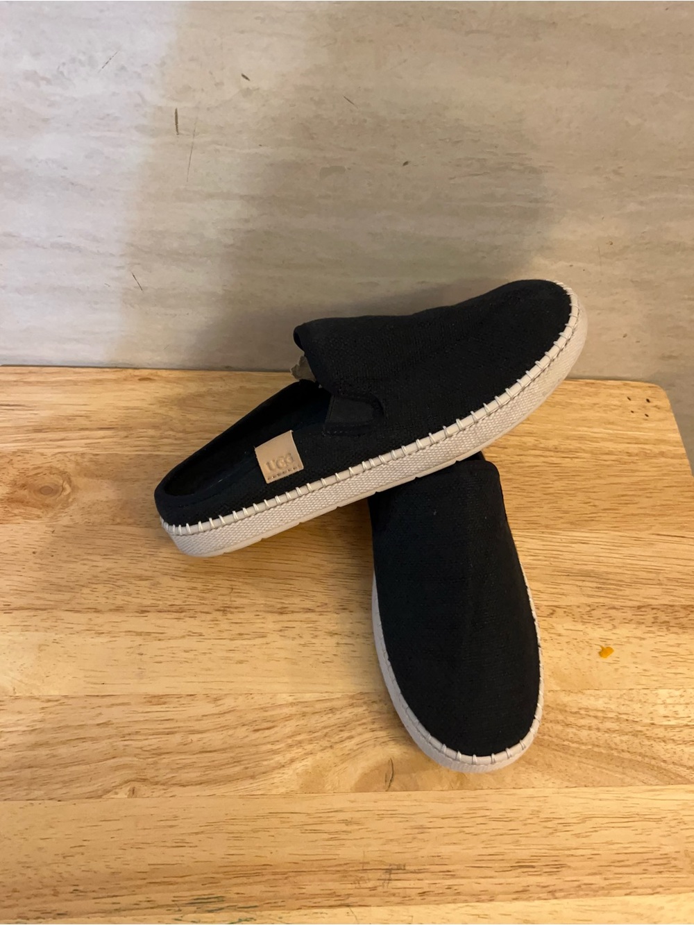 UGG Delu Slip-On Sneaker Women’s Black